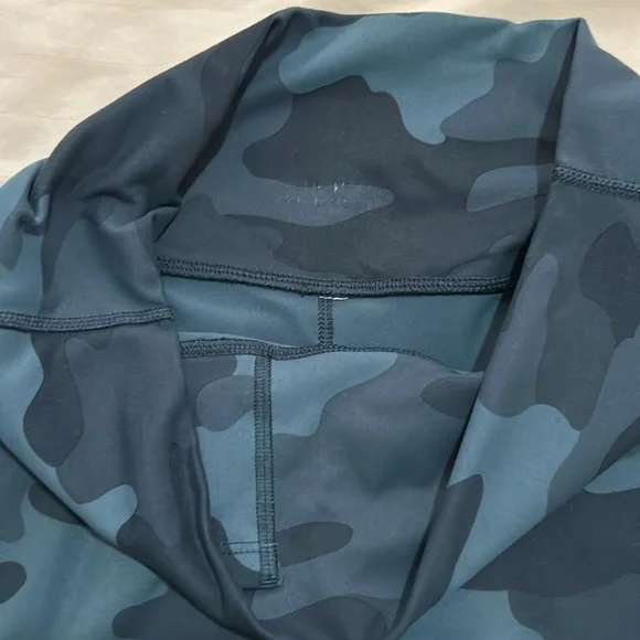 Navy blue camo Fabletics leggings - Picture 4 of 10